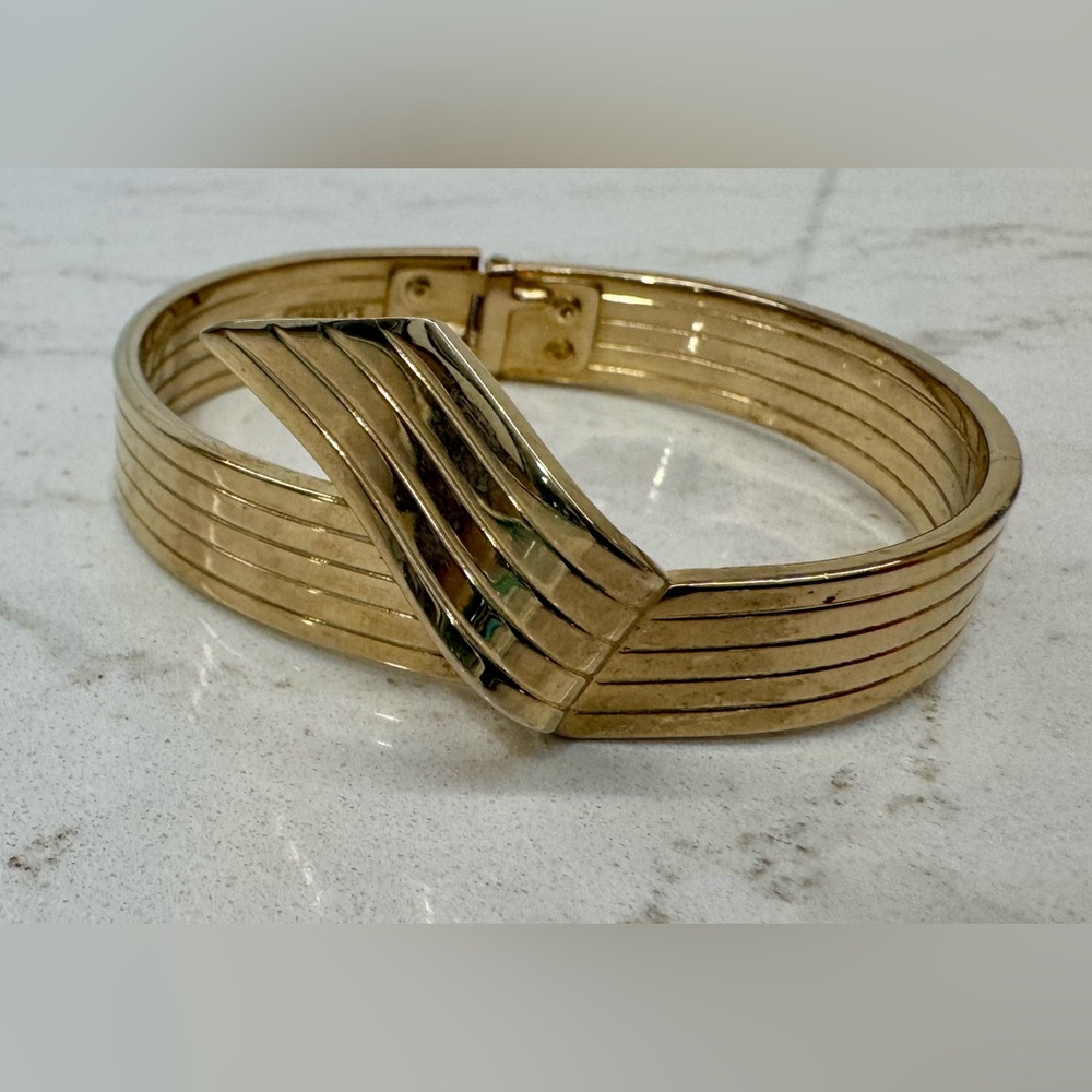 Vintage Marboux Gold-Tone Hinged Bangle Bracelet 💛 Classic Mid-Century Design